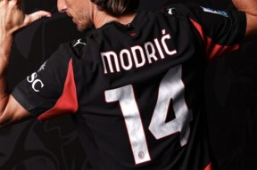 华体会hth-AC米兰轻取利物浦，莫德里奇补时绝平欧联杯的简单介绍