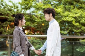 华体会官网-铁壁交响曲 独奏变奏诗，湖人以窒息防守锁死太阳，马克西在季后赛舞台奏响接管狂想曲