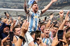 华体会登录-阿根廷选手在冰上曲棍球比赛中夺冠