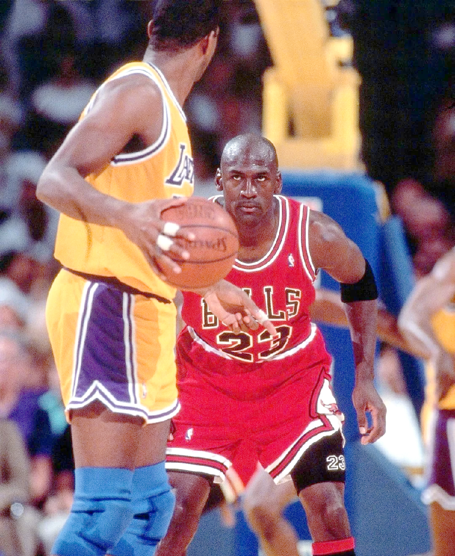 华体会官网-篮板之王！小乔丹连续两战抢下个篮板的简单介绍  第1张